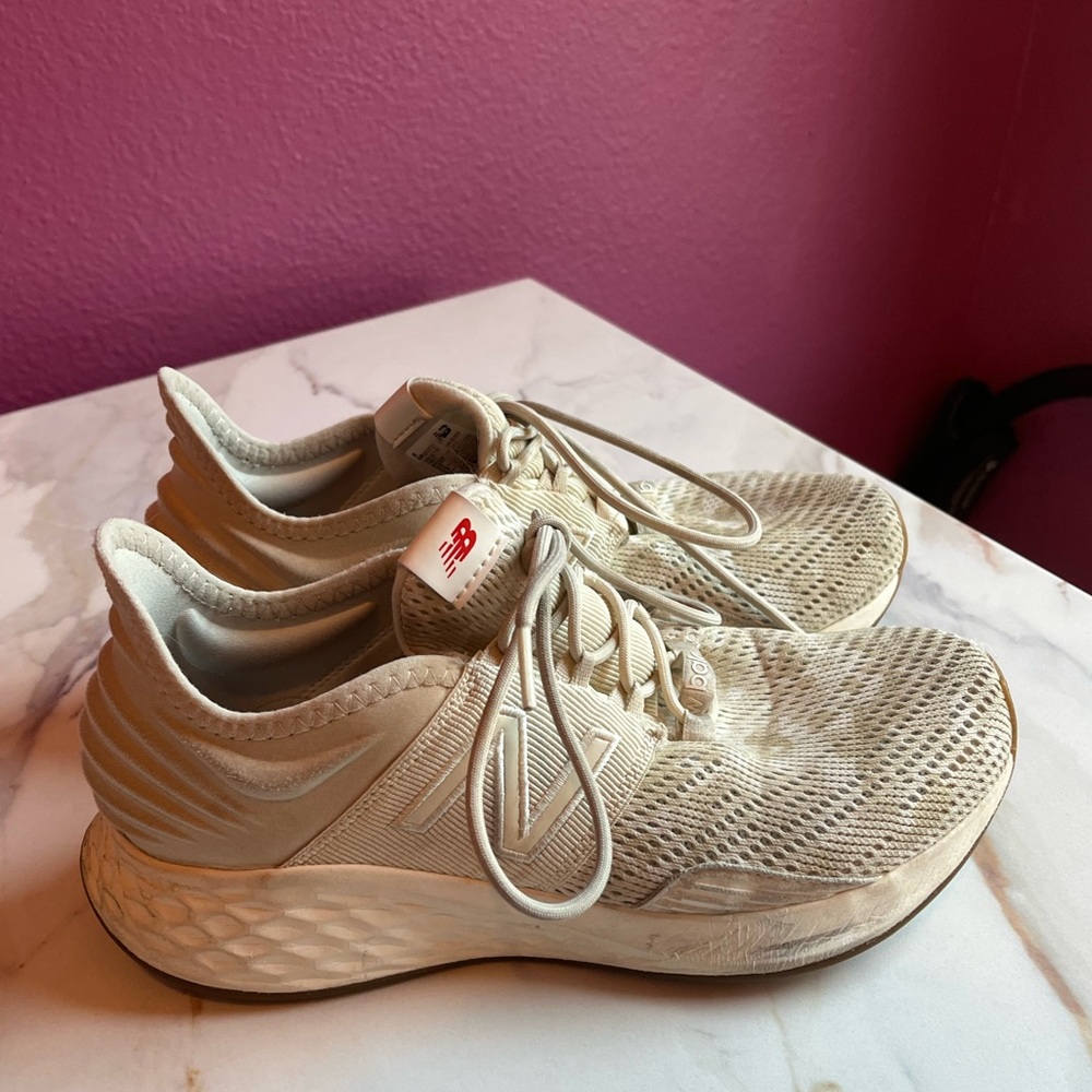 New Balance Size 8.5 Women's Fresh Foam Roav' Road Running Shoes 👟